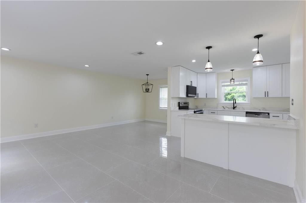424 WESTMEADE Drive