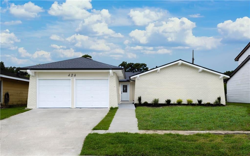 424 WESTMEADE Drive