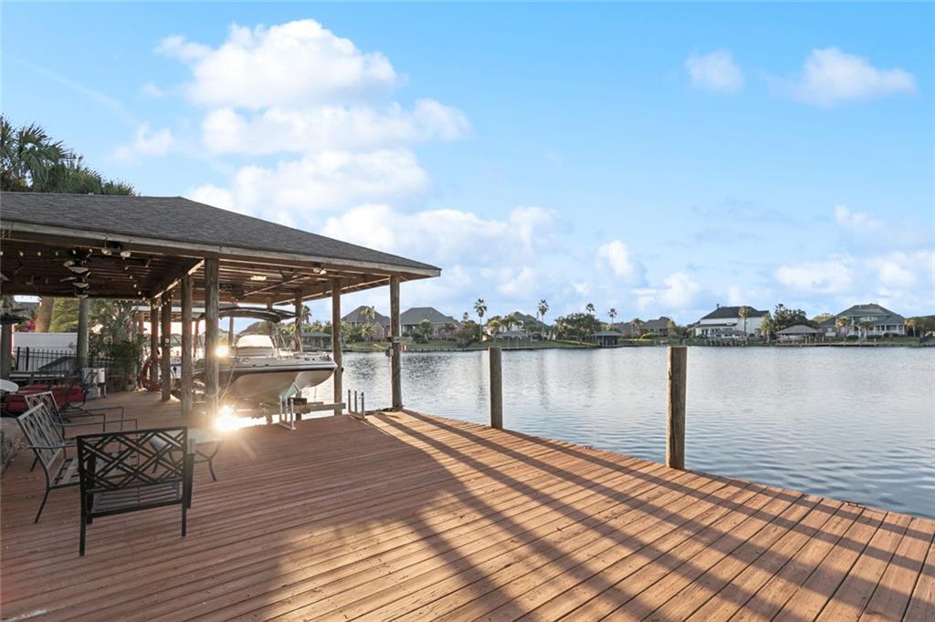 1004 MARINERS COVE Boulevard