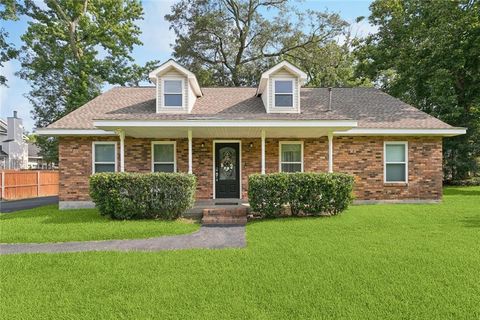 203 WILLOW Circle Mandeville LA 70471