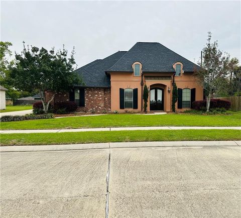 321 LAC CYPRIERE Drive Luling LA 70070