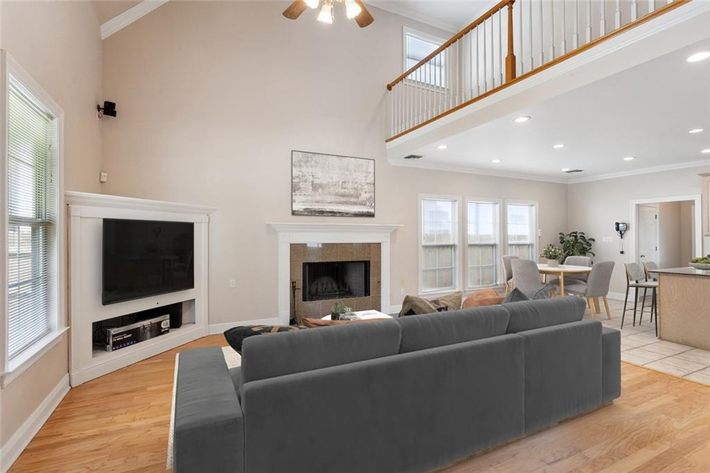 813 N WOODLAWN Drive