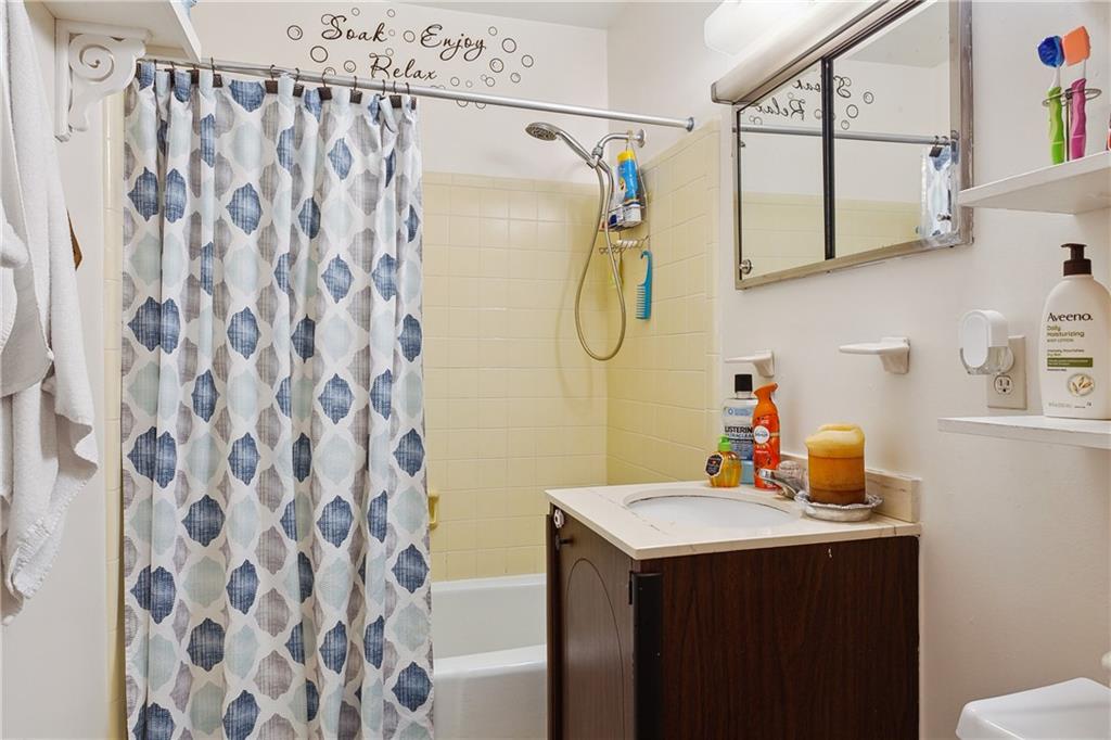 Metairie, Louisiana 70006, United States, 16 Bedrooms Bedrooms, ,12 BathroomsBathrooms,Residential,Pending,69823