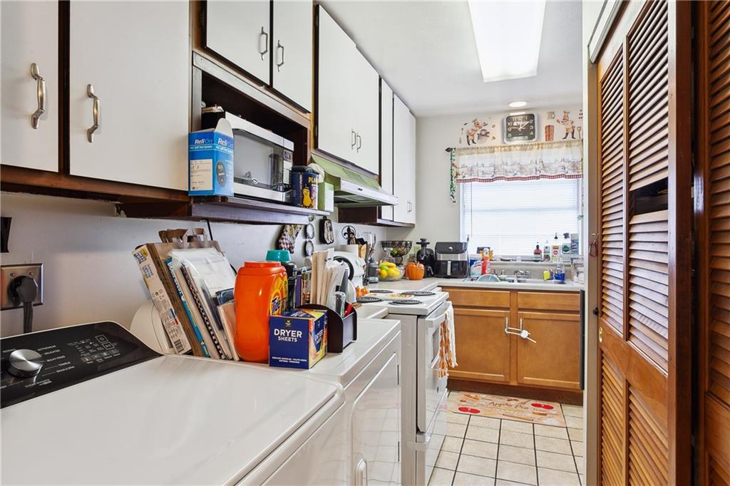 Metairie, Louisiana 70006, United States, 16 Bedrooms Bedrooms, ,12 BathroomsBathrooms,Residential,Pending,69823