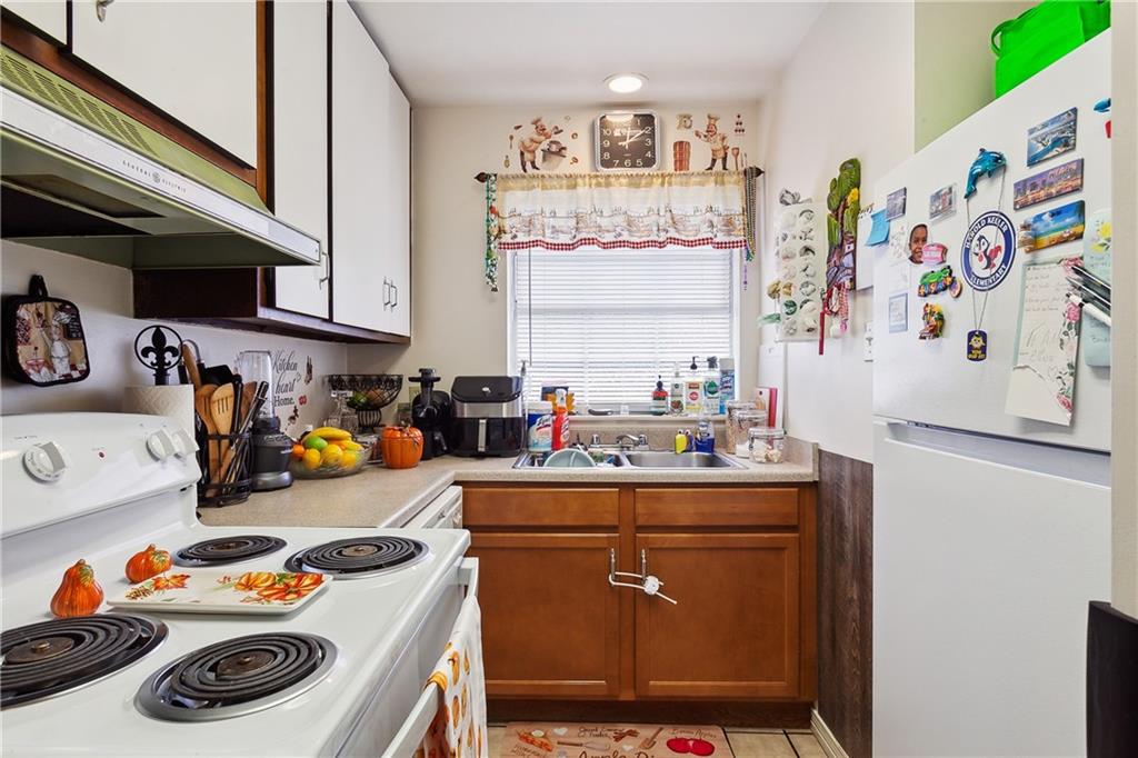 Metairie, Louisiana 70006, United States, 16 Bedrooms Bedrooms, ,12 BathroomsBathrooms,Residential,Pending,69823