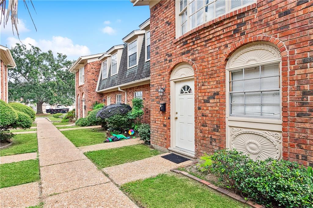 Metairie, Louisiana 70006, United States, 16 Bedrooms Bedrooms, ,12 BathroomsBathrooms,Residential,Pending,69823