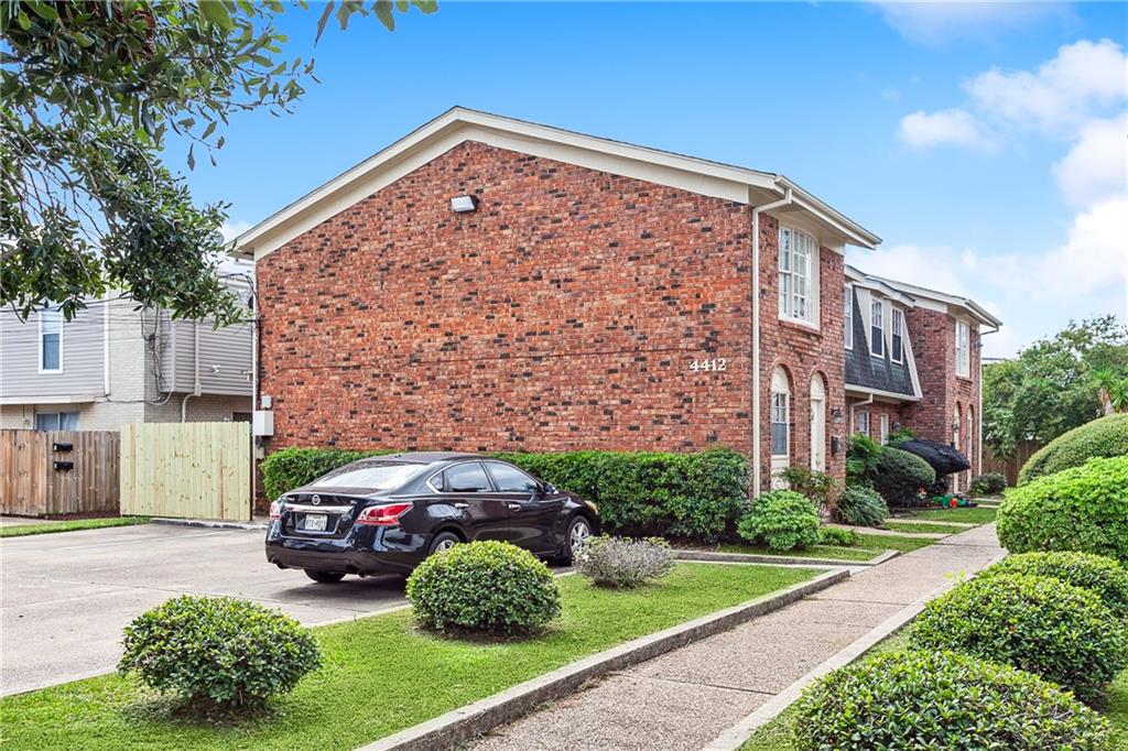 Metairie, Louisiana 70006, United States, 16 Bedrooms Bedrooms, ,12 BathroomsBathrooms,Residential,Pending,69823