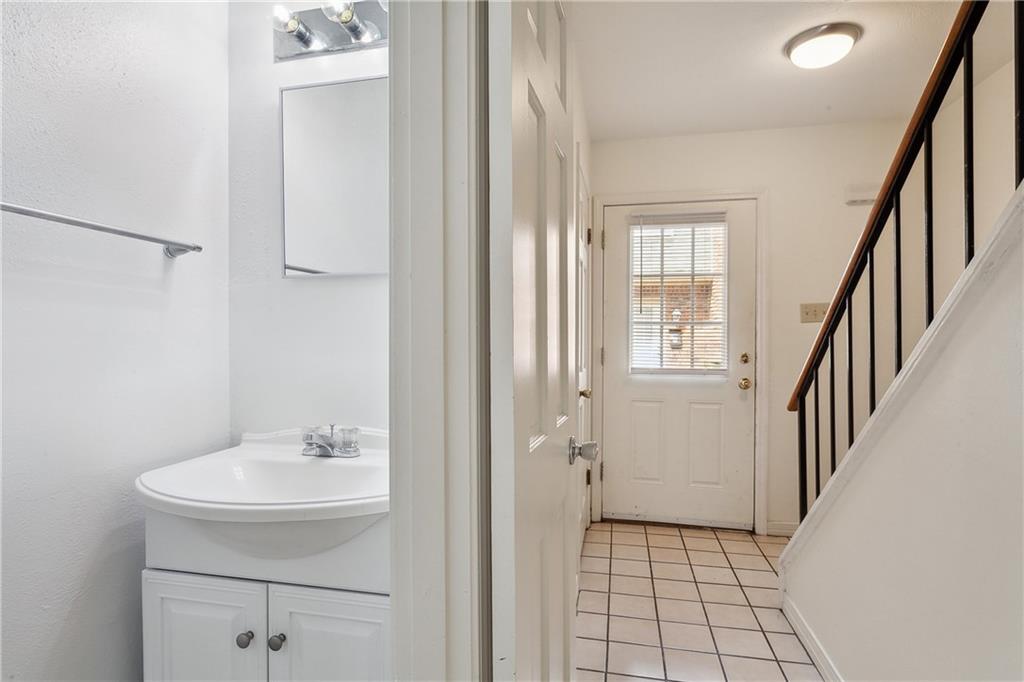 Metairie, Louisiana 70006, United States, 16 Bedrooms Bedrooms, ,12 BathroomsBathrooms,Residential,Pending,69823