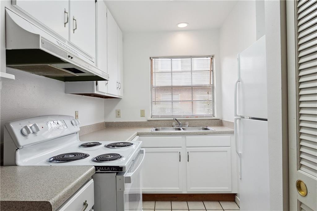 Metairie, Louisiana 70006, United States, 16 Bedrooms Bedrooms, ,12 BathroomsBathrooms,Residential,Pending,69823