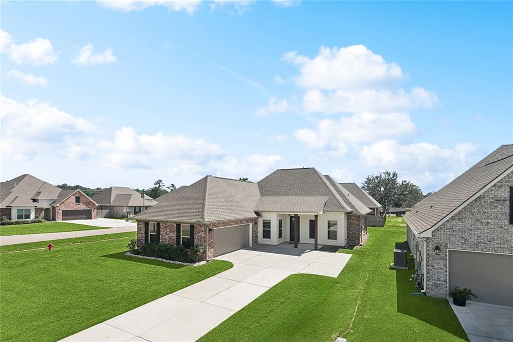 Covington, Louisiana 70435, United States, 4 Bedrooms Bedrooms, ,3 BathroomsBathrooms,Residential,Active,194678