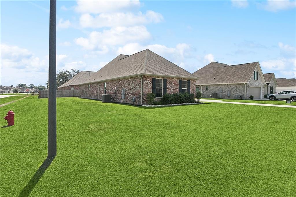 Covington, Louisiana 70435, United States, 4 Bedrooms Bedrooms, ,3 BathroomsBathrooms,Residential,Active,194678