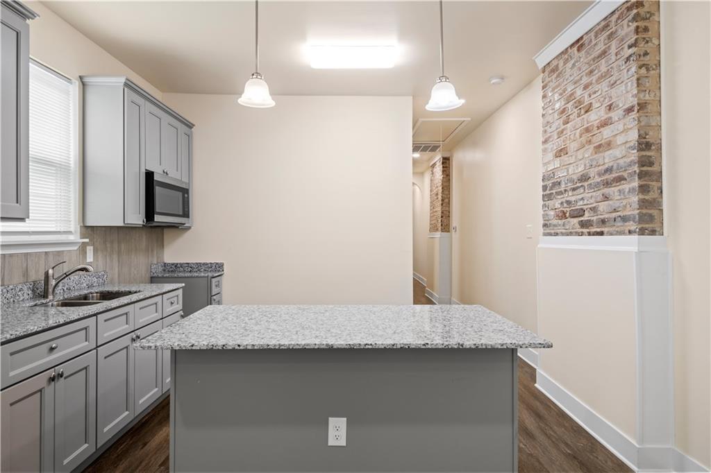 3912 14 THALIA Street