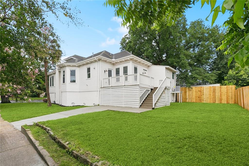 3132 NAPOLEON Avenue
