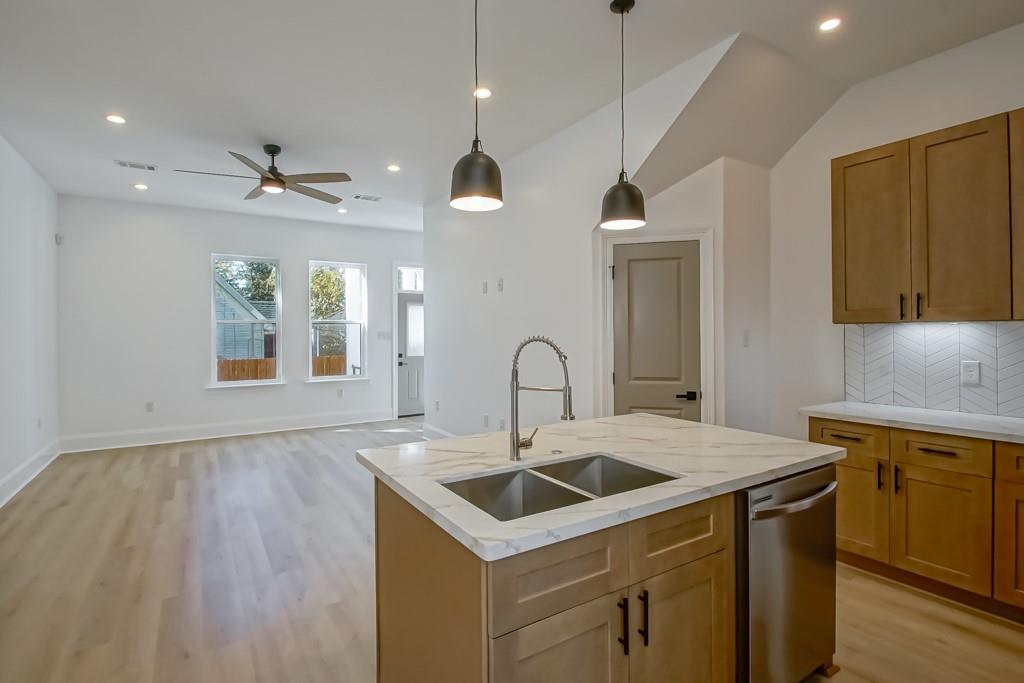 3738-40 BRUXELLES Street