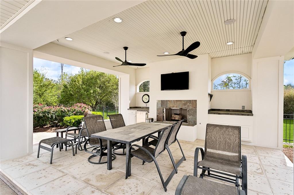 Mandeville, Louisiana 70471, United States, 5 Bedrooms Bedrooms, ,6 BathroomsBathrooms,Residential,Active,102734