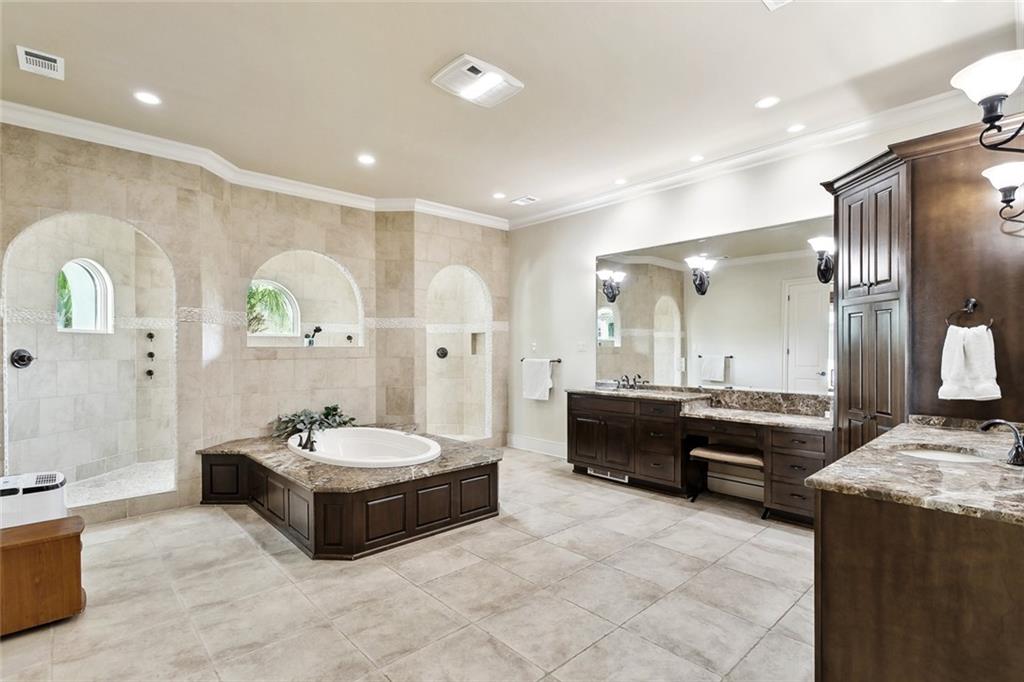 Mandeville, Louisiana 70471, United States, 5 Bedrooms Bedrooms, ,6 BathroomsBathrooms,Residential,Active,102734