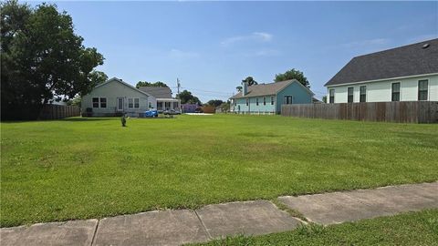 1824 BENJAMIN Street Arabi LA 70032