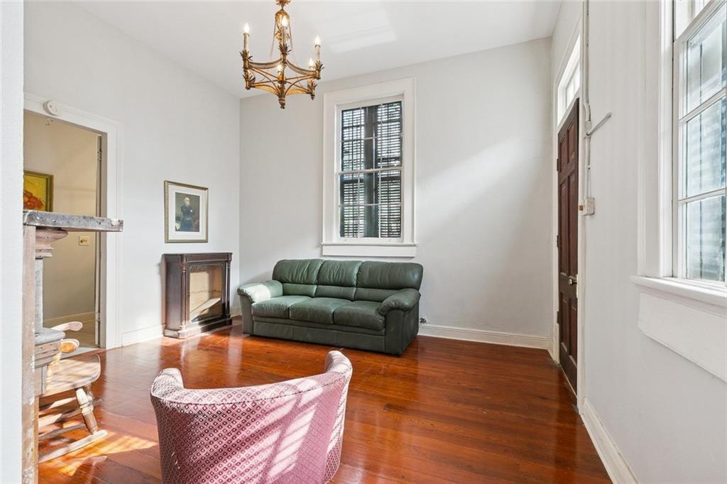 1135 URSULINES Avenue