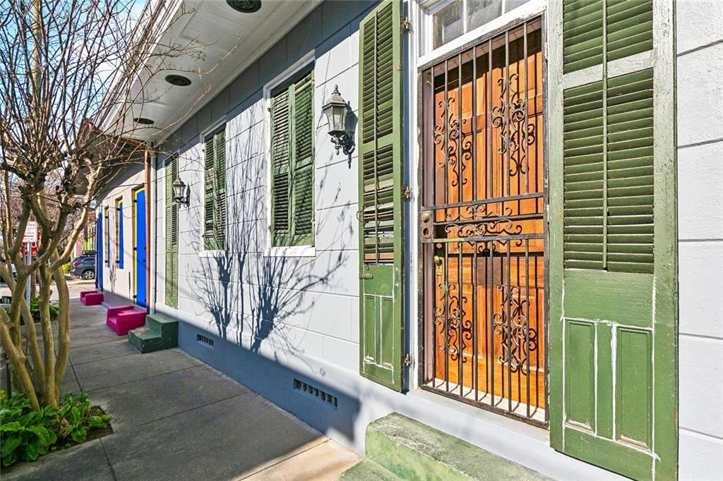 1135 URSULINES Avenue