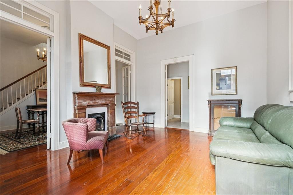 1135 URSULINES Avenue