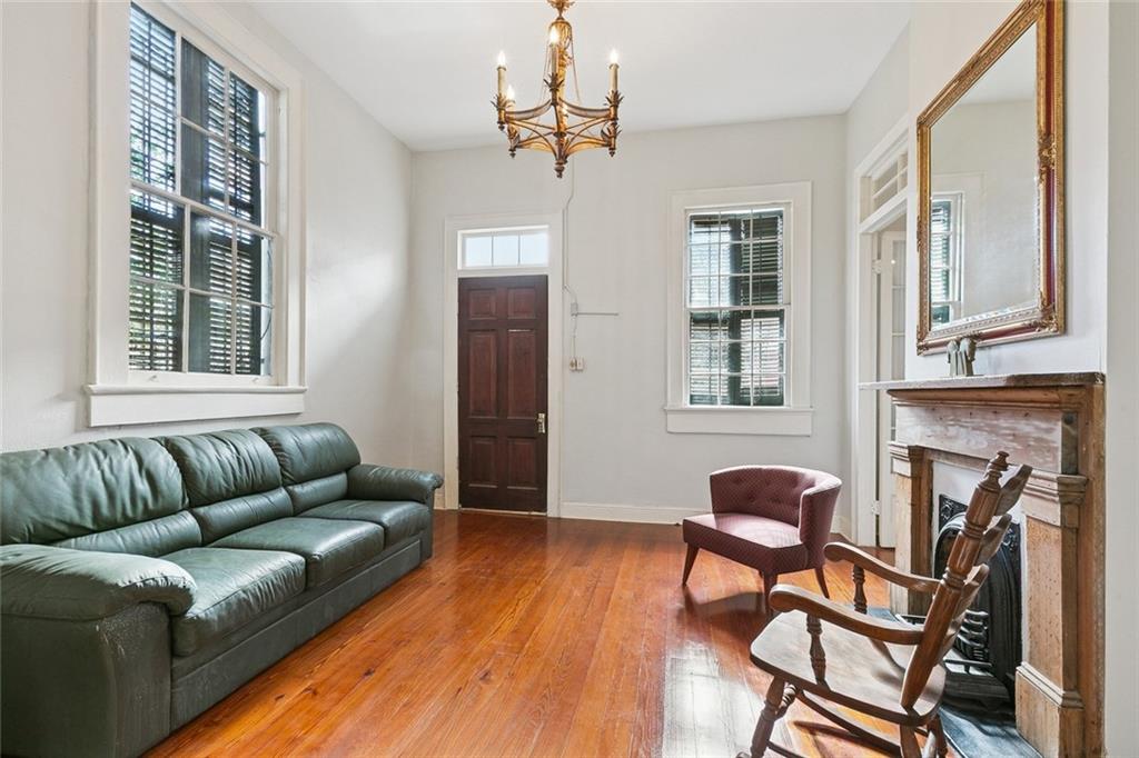 1135 URSULINES Avenue