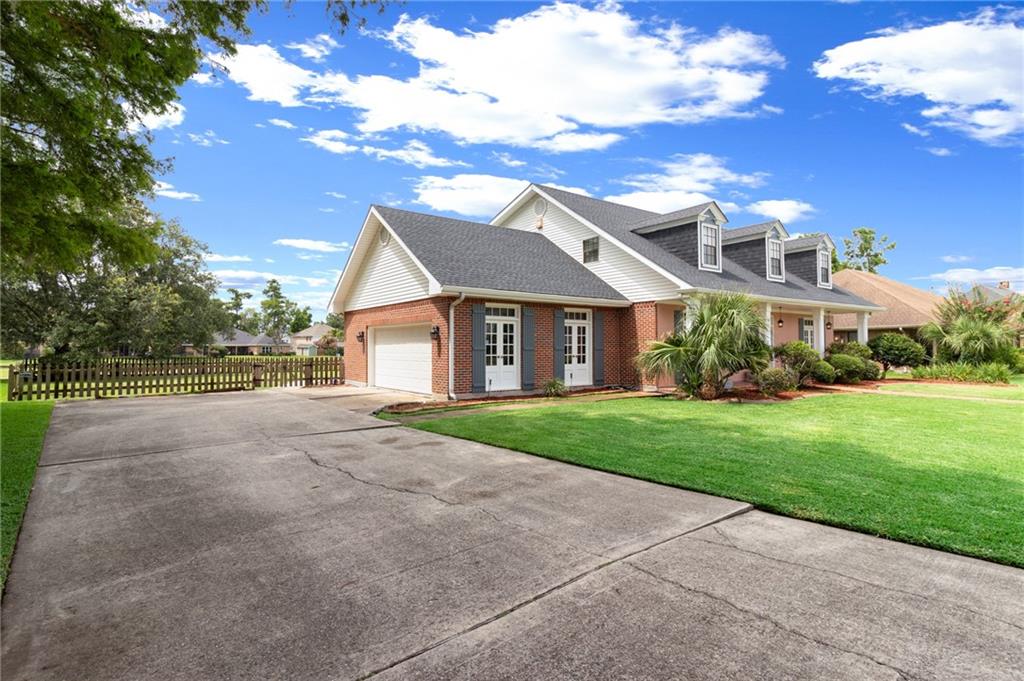 31 W WOODLAWN Drive