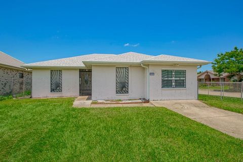 Photo of 13951 DOMINIC MAI Drive, New Orleans, LA 70129 (MLS # 2560145)