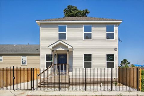 Photo of 2421 S ROMAN Street, New Orleans, LA 70125 (MLS # 2561669)