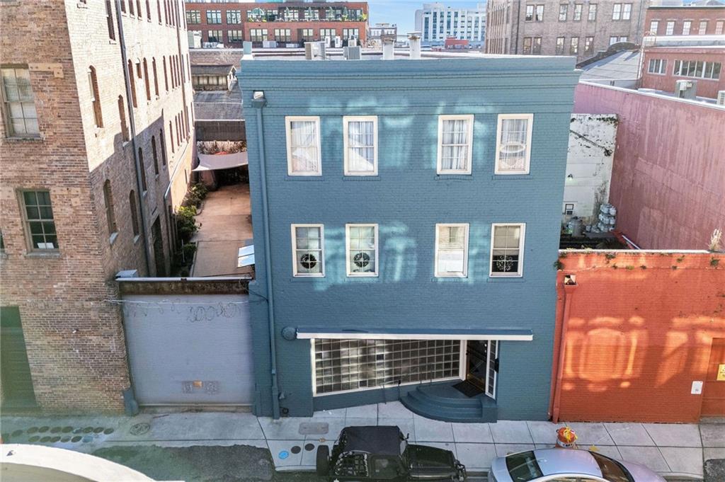 422 NOTRE DAME Street 1