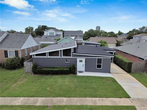 Photo of 1324 POINSETTIA Street, Metairie, LA 70005 (MLS # 2553434)