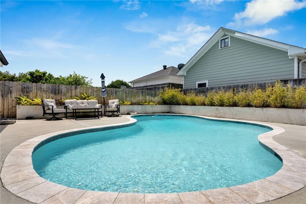 1324 POINSETTIA Street