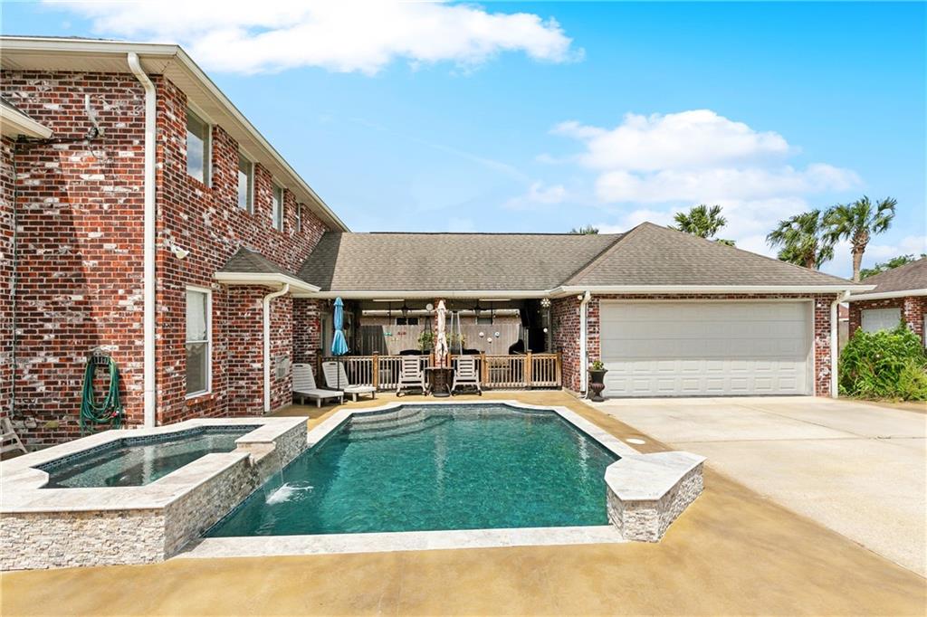 2405 EMILIE OAKS Drive