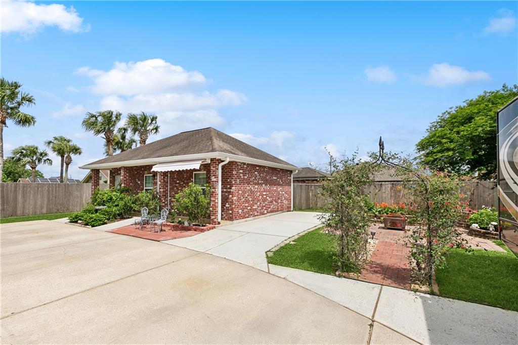 2405 EMILIE OAKS Drive