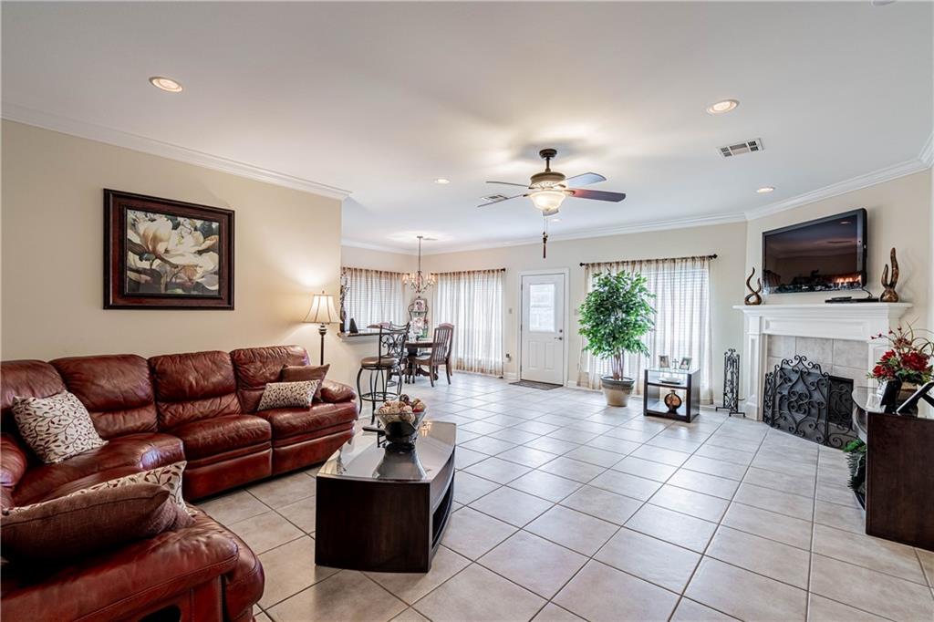 1326 PRENTISS Avenue