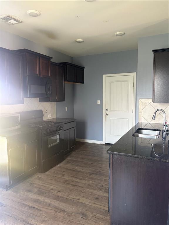 224 W LAKE Court