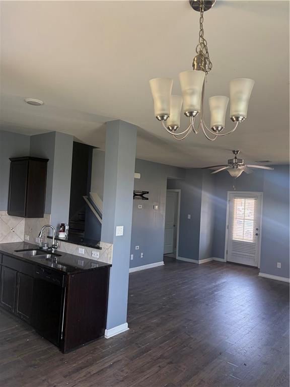 224 W LAKE Court