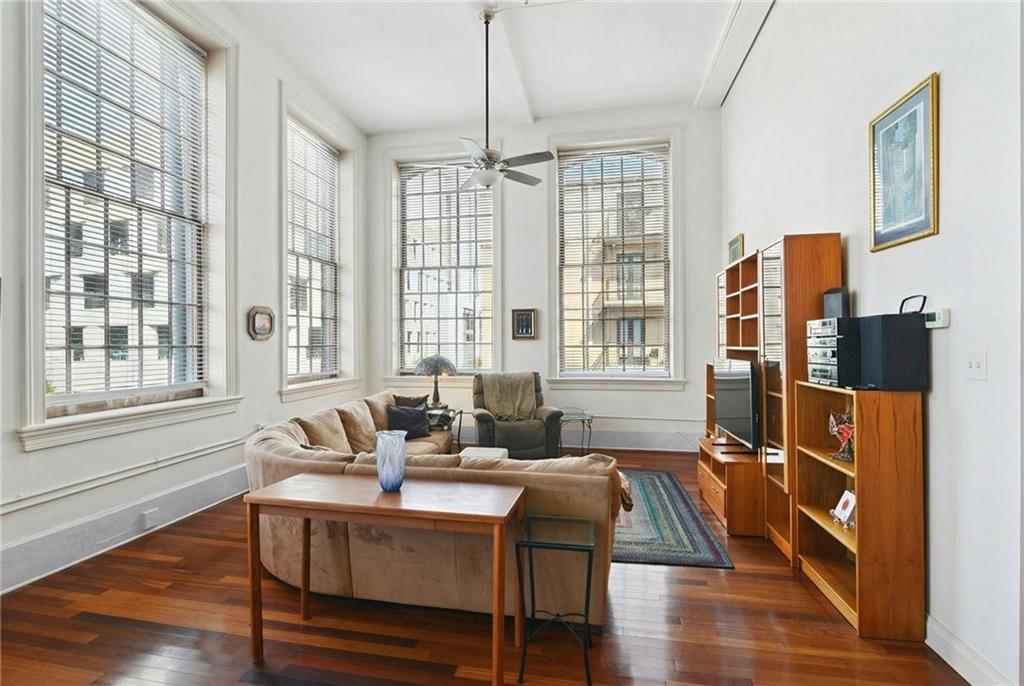 920 POEYFARRE Street 203