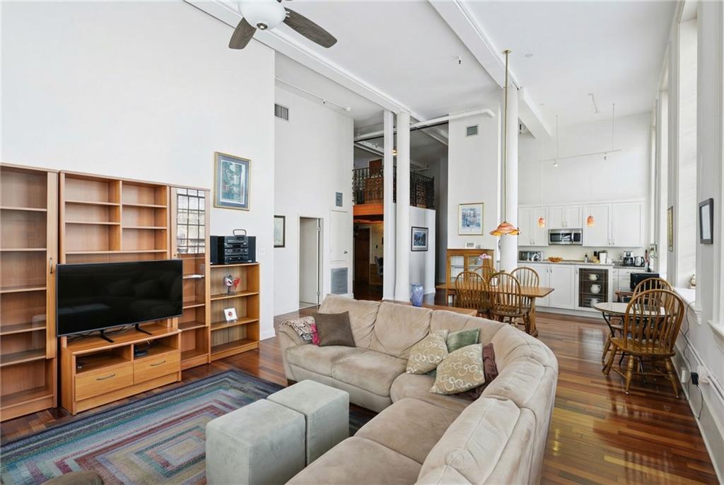 920 POEYFARRE Street 203