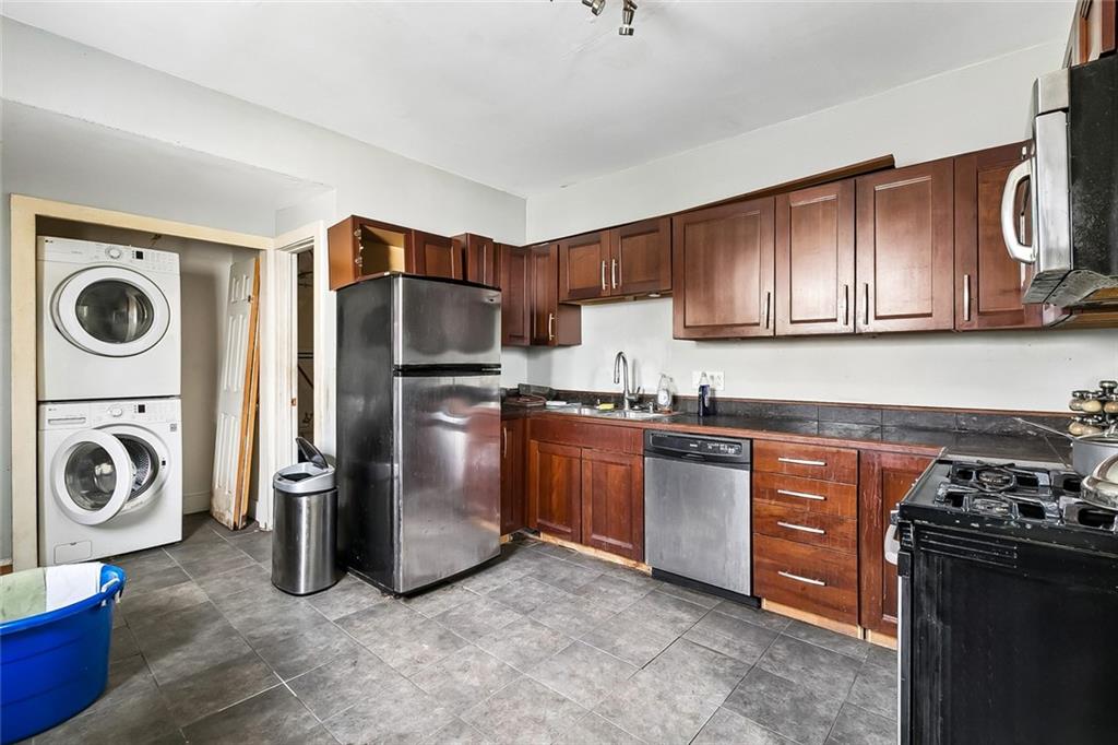 3608 10 CONSTANCE Street