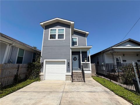 2313 SEMINOLE Place New Orleans LA 70125