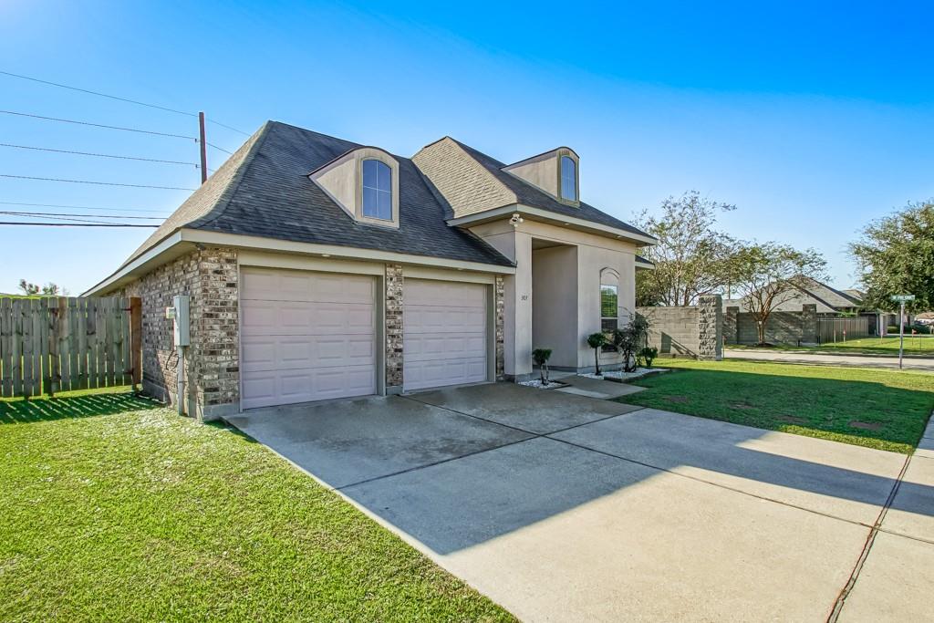 307 S PIN OAK Drive