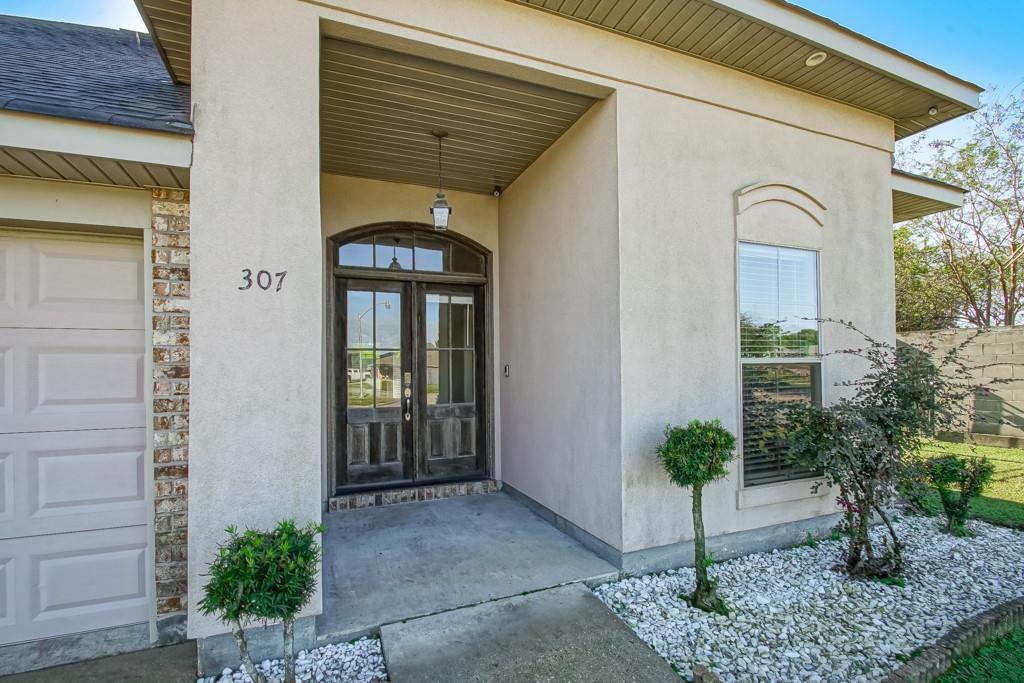 307 S PIN OAK Drive