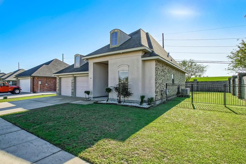 307 S PIN OAK Drive