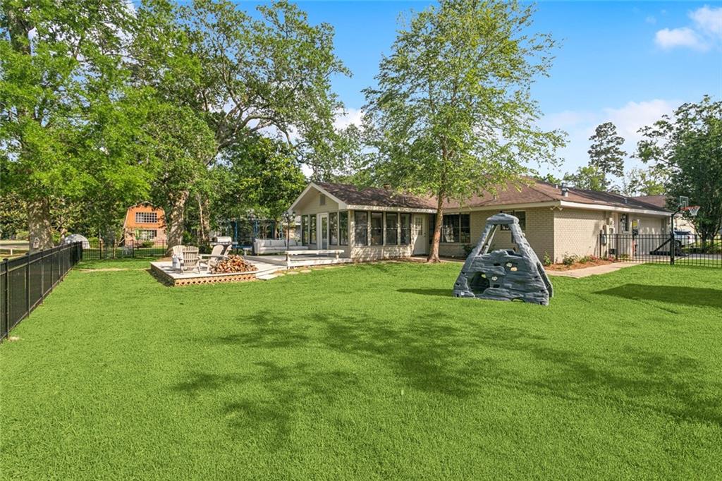 773 BOCAGE Lane