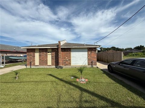 2925 DANIEL Drive Violet LA 70092