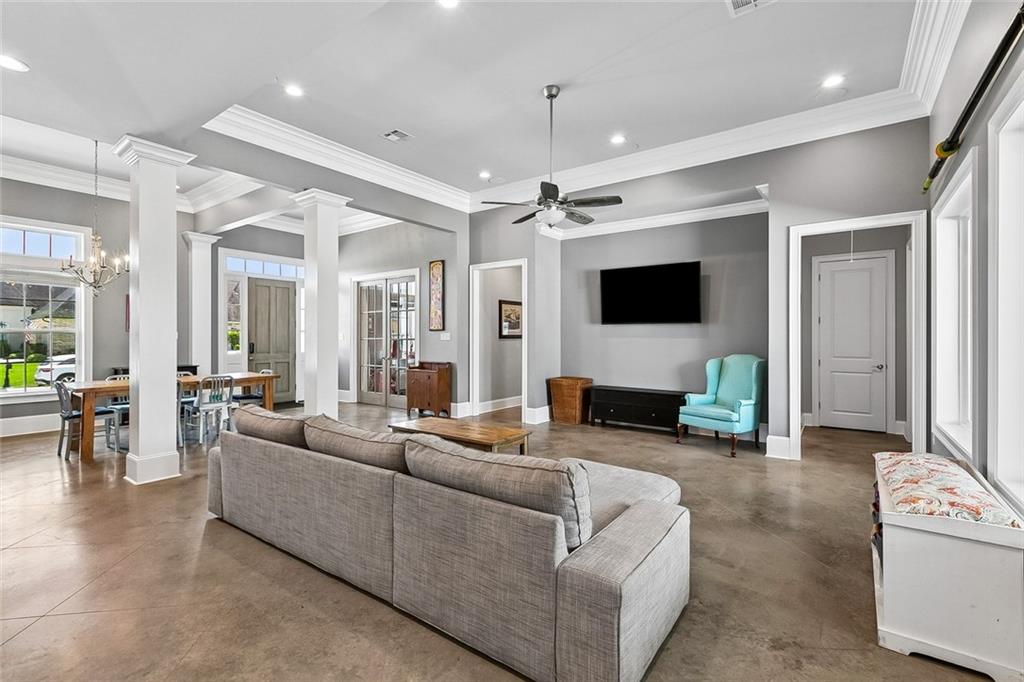 134 CHAPEL HILL Drive