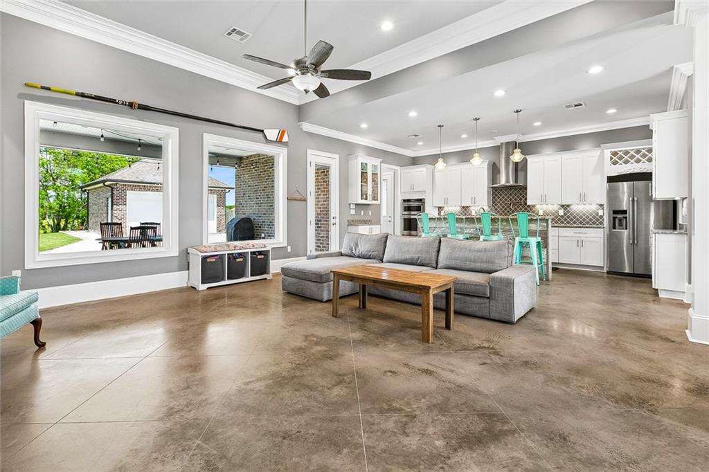 134 CHAPEL HILL Drive