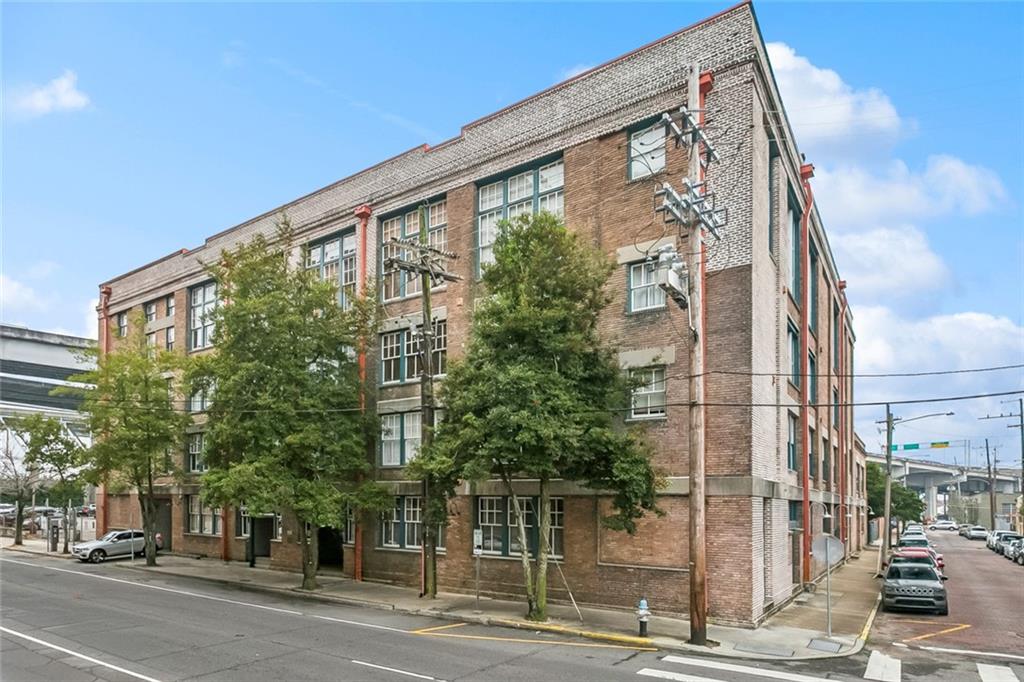 1111 S PETERS Street 217