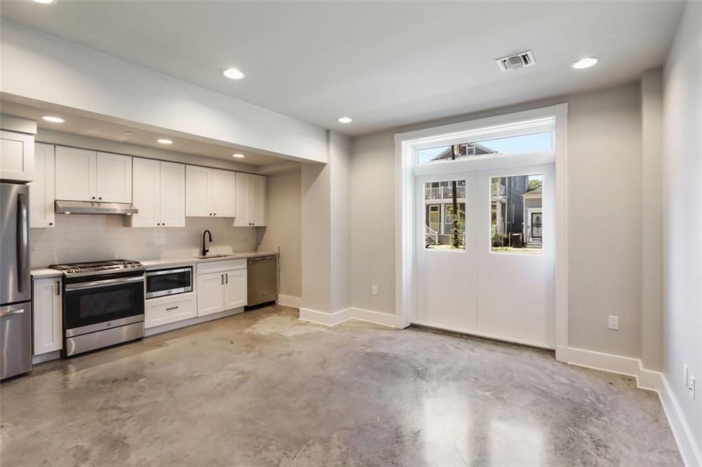 800 N RENDON Street 105