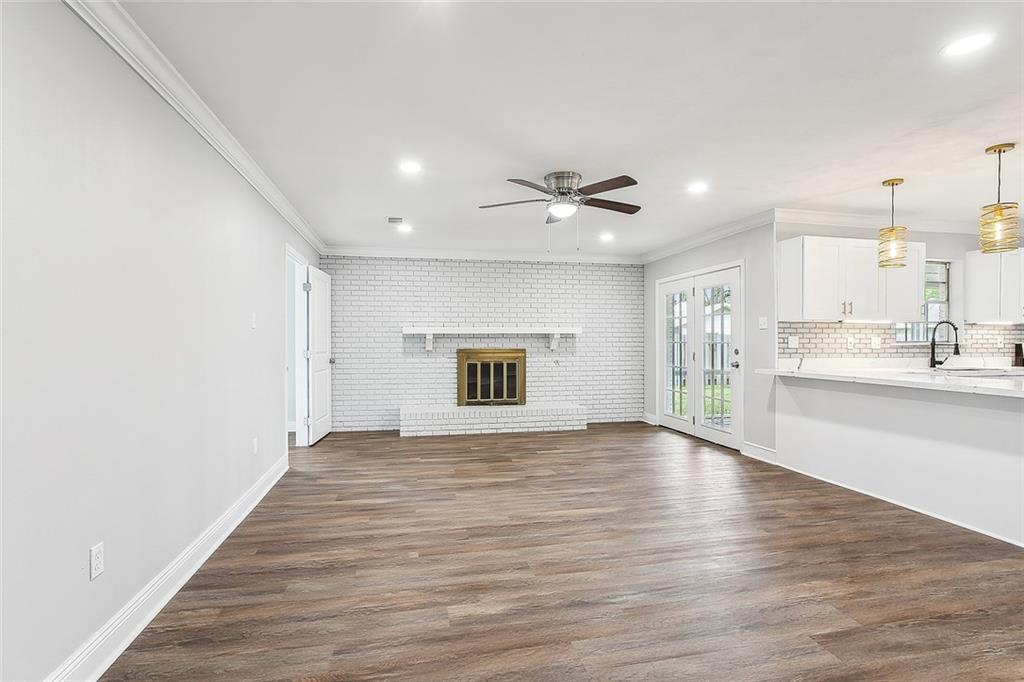 320 RIVER OAKS Drive